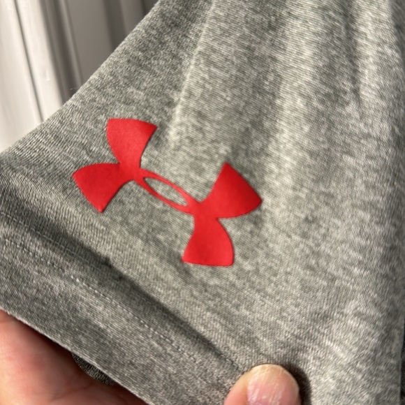 Under Armour Heat Gear Captain America Loose Shirt Youth Medium Gray UA - Picture 5 of 10